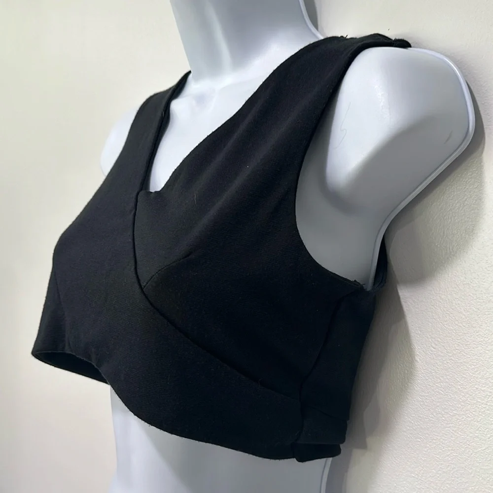 V-neck crop top - Picture 2 of 3